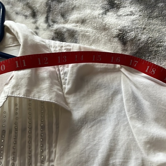 EUC 3/4 sleeve white shirt w rhinestones - Picture 7 of 9